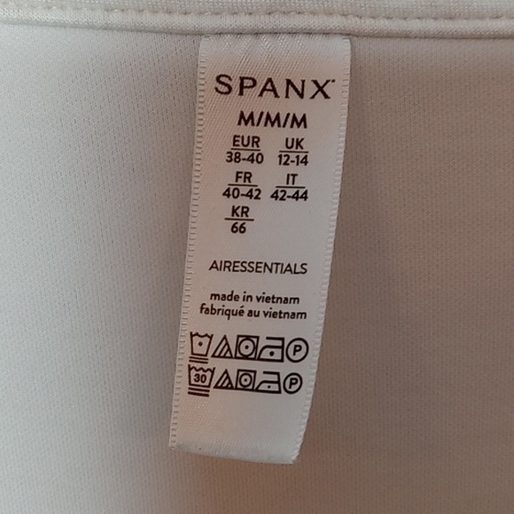 SPANX® Women's Size MediumAirEssentials Polo Top in powder   #2641 - Picture 2 of 8